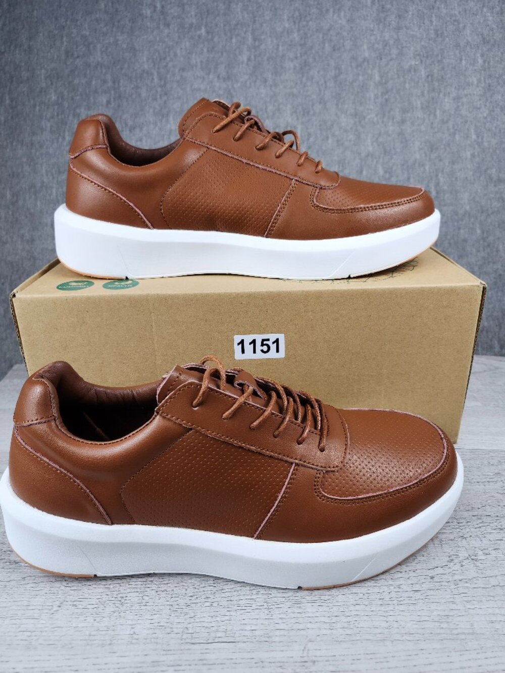 XPACS Men US 10.5 (EU44.5) Faux Leather Casual Sneakers Brown White Sole NIB
